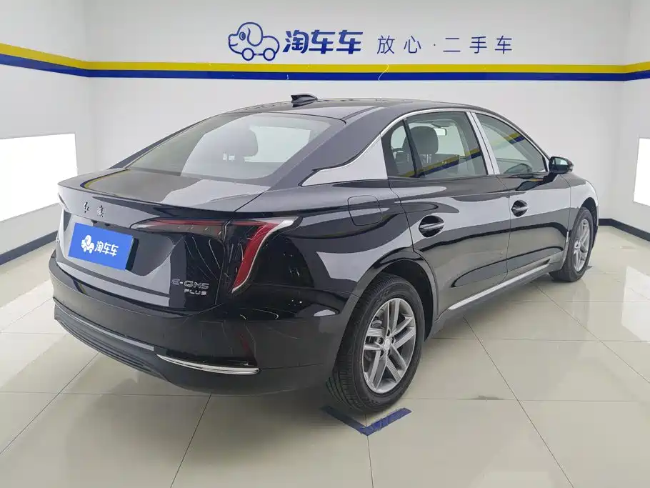 Hongqi Hongqi E-QM5 — миниатюра 3