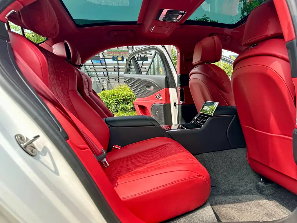Bentley Flying Spur PHEV — миниатюра 17