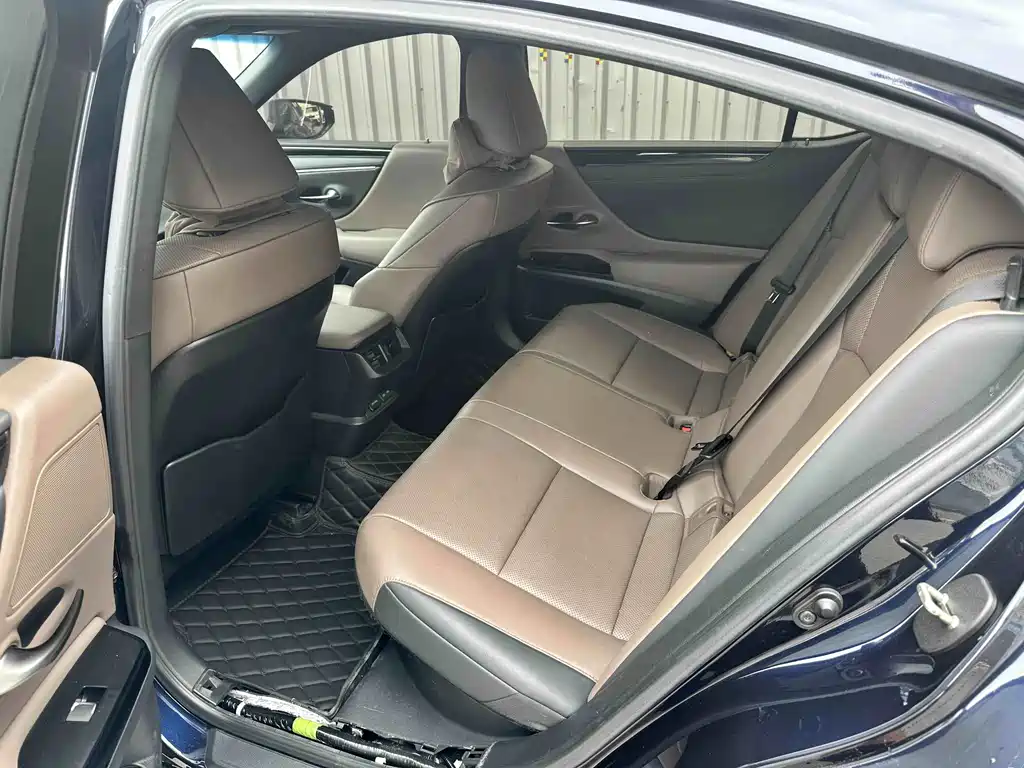 Lexus ES — миниатюра 12