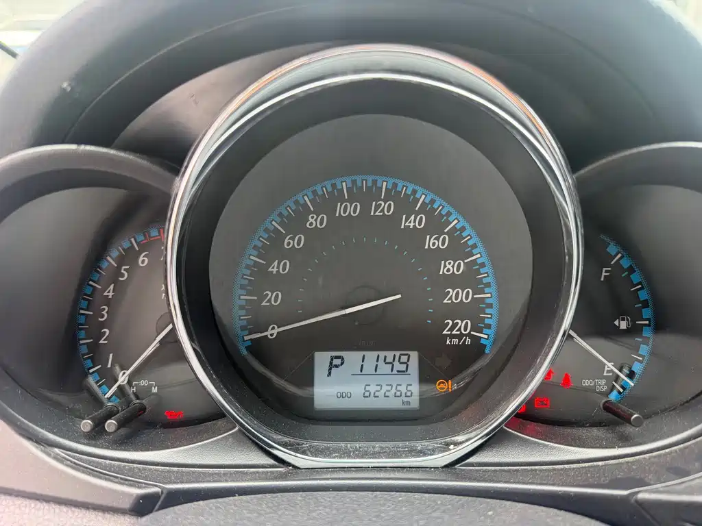Toyota Yaris L — миниатюра 5