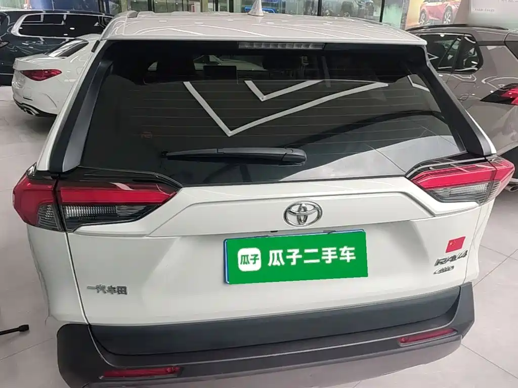 Toyota RAV4 — миниатюра 6
