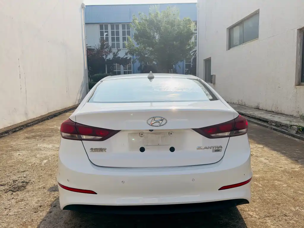 Hyundai Elantra — миниатюра 7