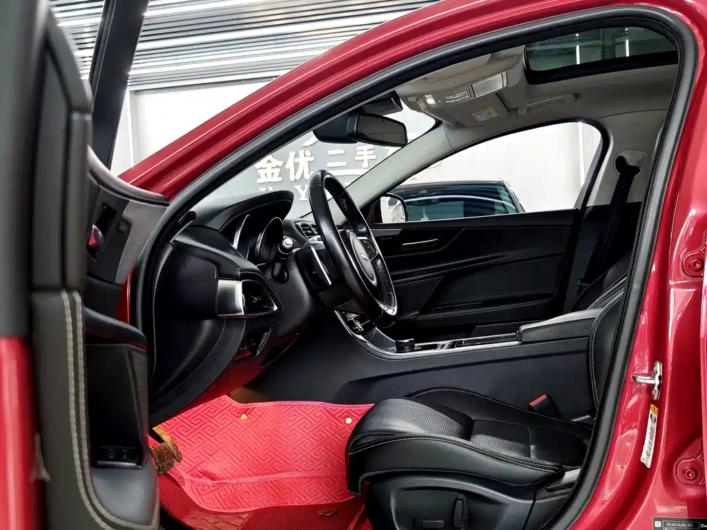 Jaguar XE — миниатюра 5