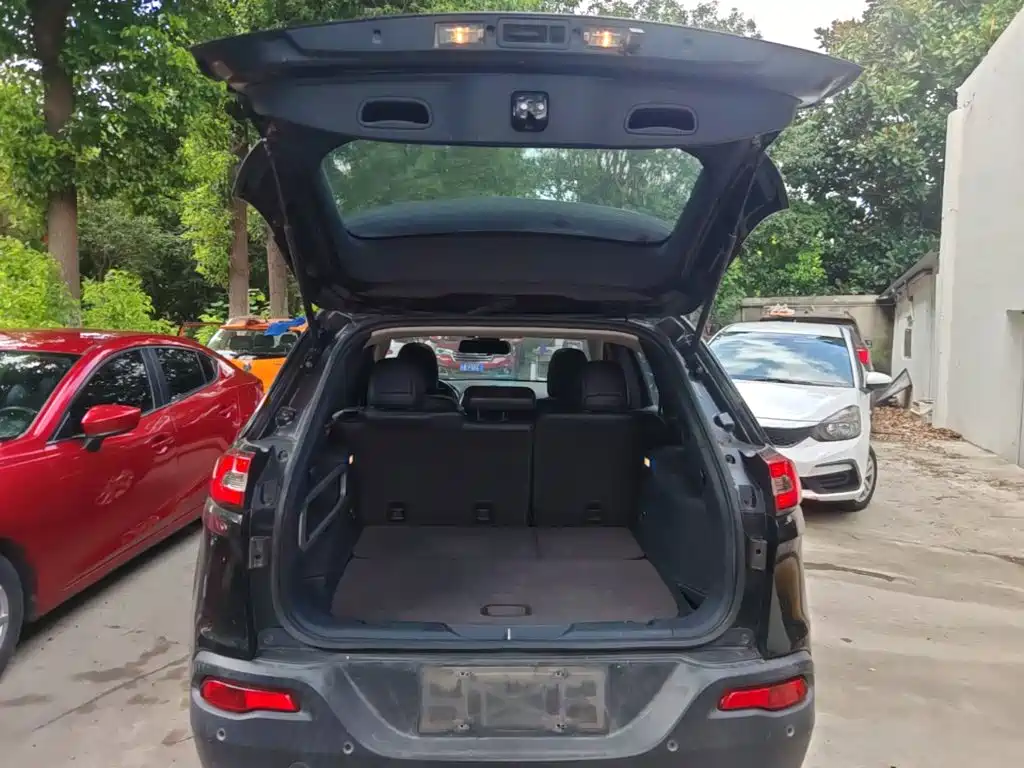 Jeep Cherokee — миниатюра 19