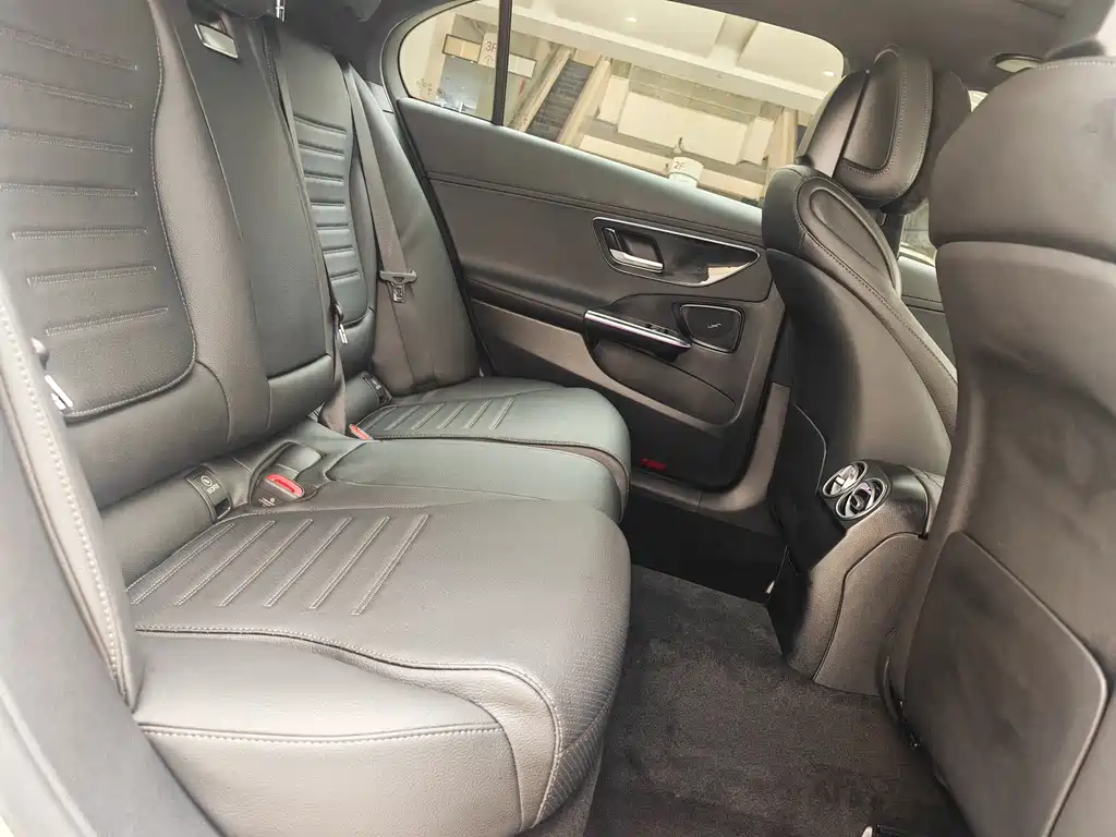 Mercedes-Benz C-Class — миниатюра 12