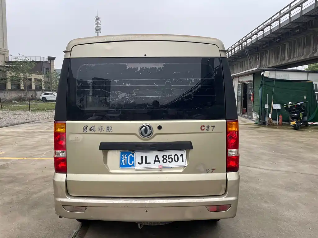 DFSK C37 — миниатюра 3