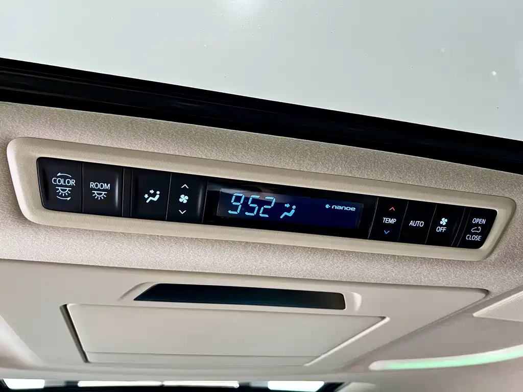 Toyota Alphard — миниатюра 19