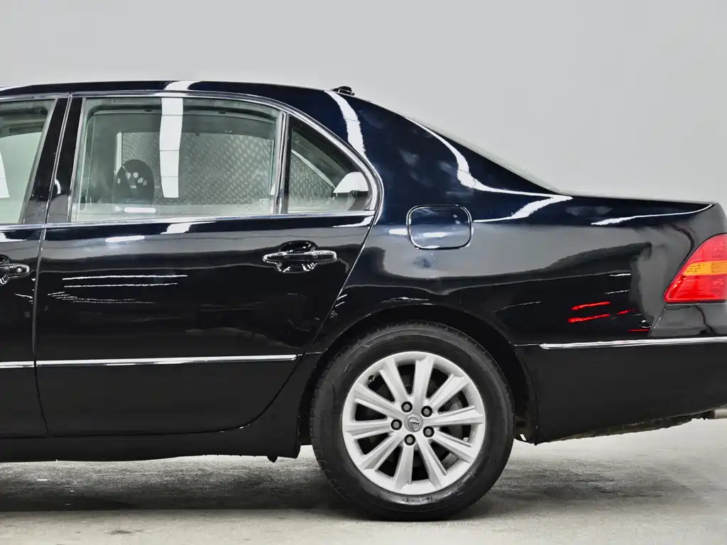 Lexus LS — миниатюра 27