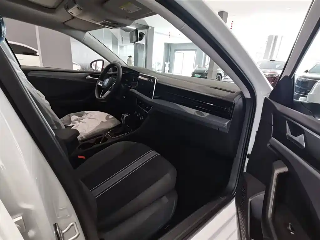 Volkswagen Sagitar 2026 3000 300TSI DSG