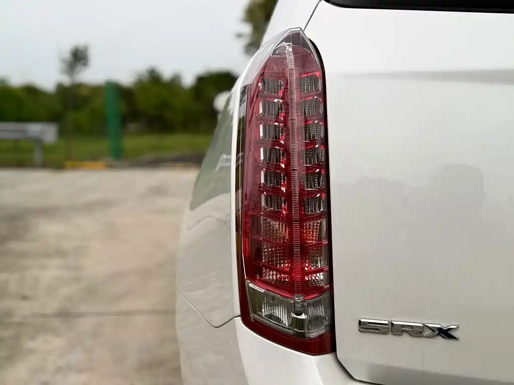 Cadillac SRX — миниатюра 14
