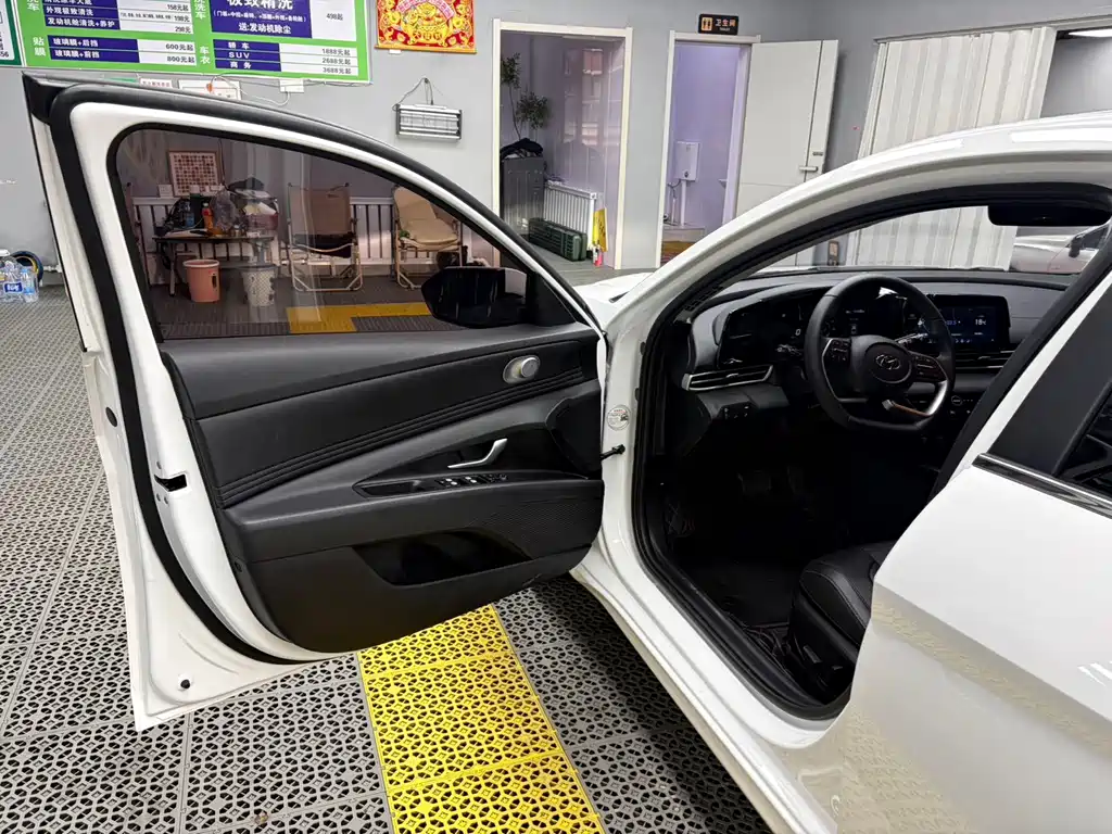 Hyundai Elantra — миниатюра 16