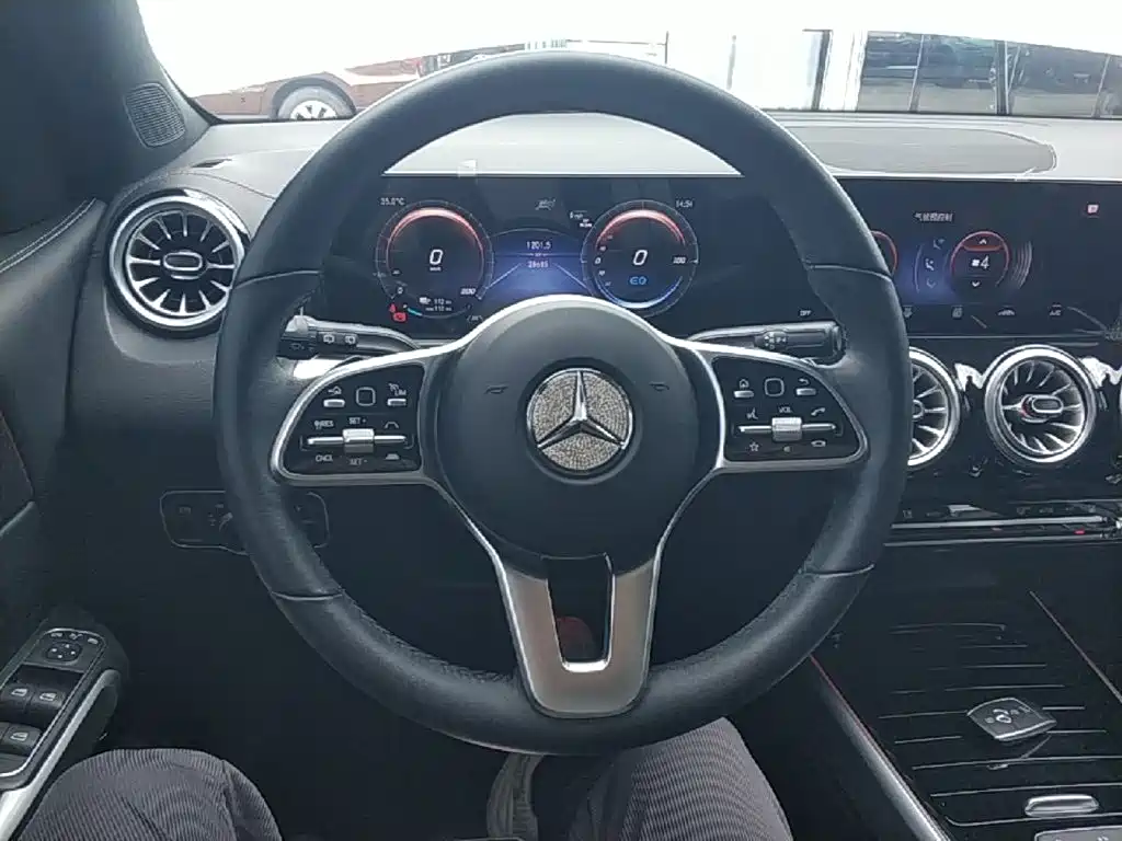 Mercedes-Benz EQB — миниатюра 11