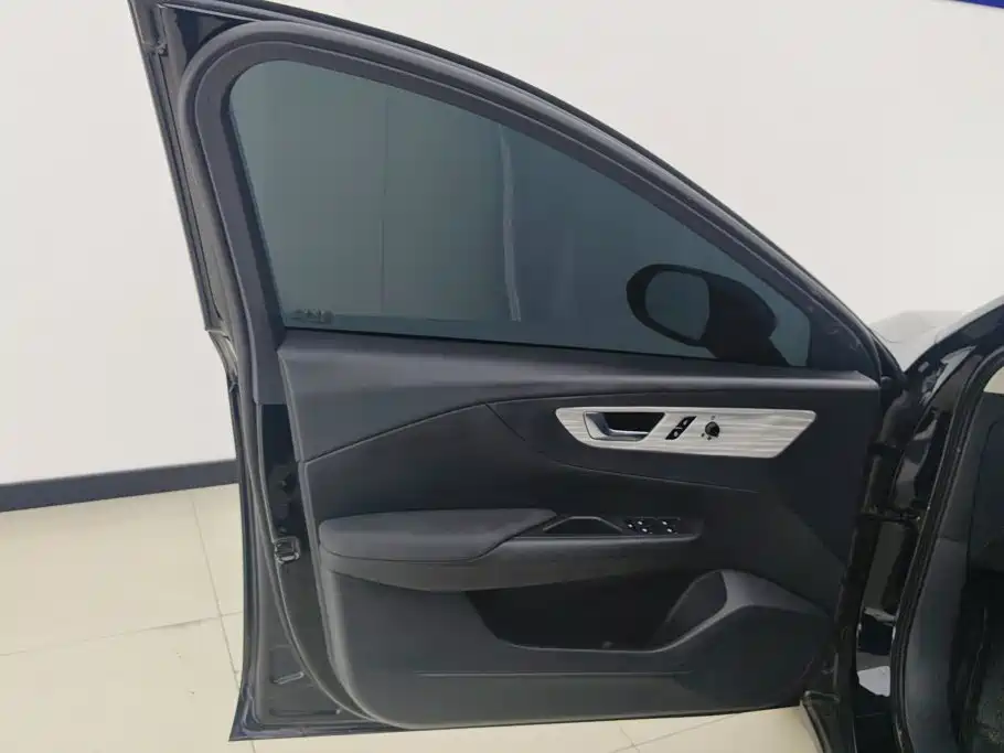 Hongqi Hongqi E-QM5 — миниатюра 7