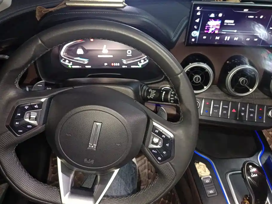 WEI PAI WEI BRAND VV7