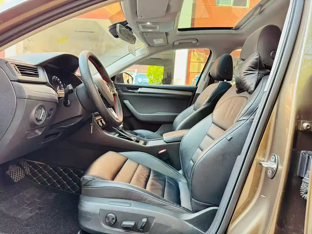 Skoda Superb — миниатюра 7