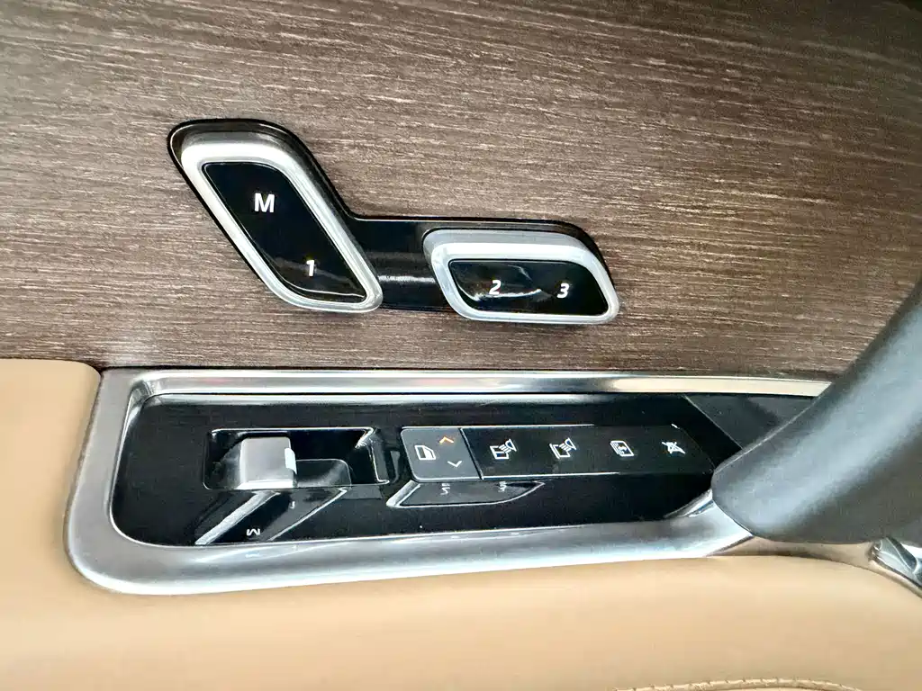 Land Rover Range Rover — миниатюра 6