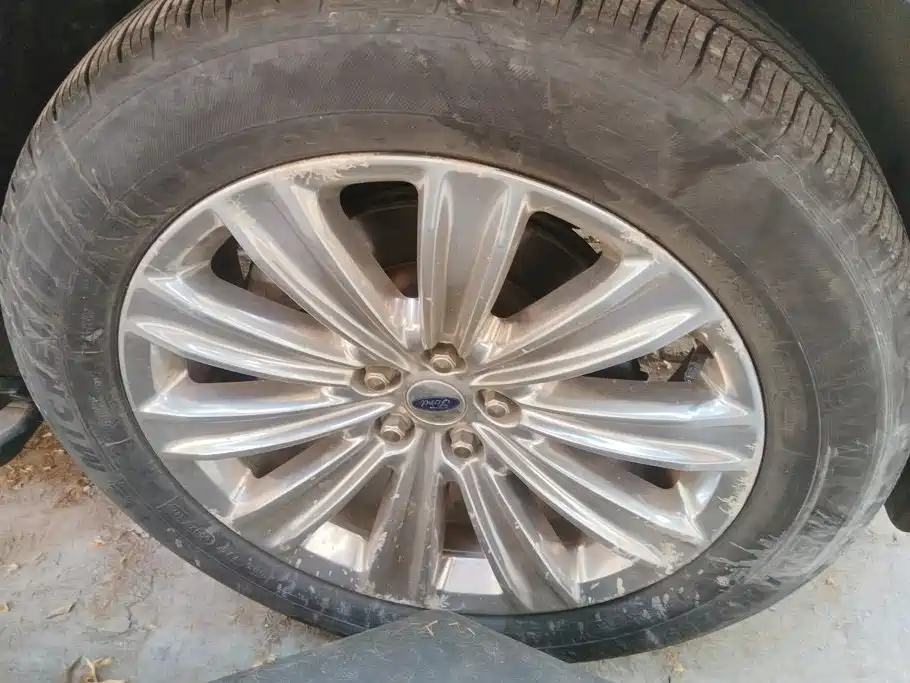 Ford Explorer — миниатюра 6