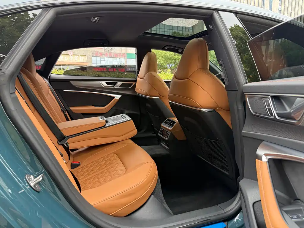 Audi A7L — миниатюра 11