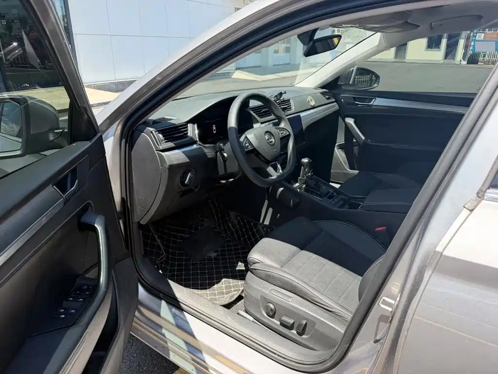 Skoda Superb — миниатюра 3