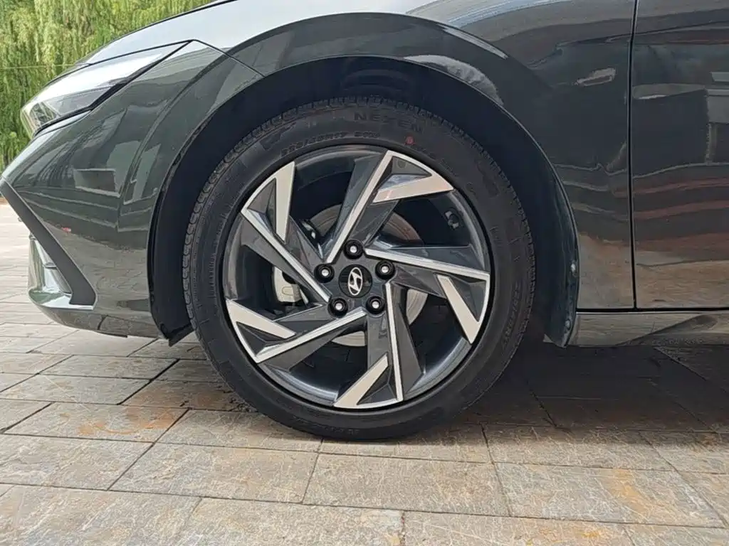 Hyundai Elantra — миниатюра 23