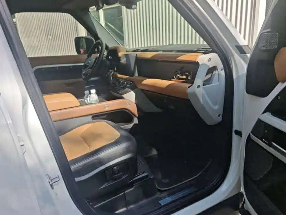 Land Rover Defender — миниатюра 2
