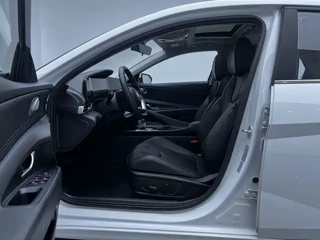 Hyundai Elantra — миниатюра 10