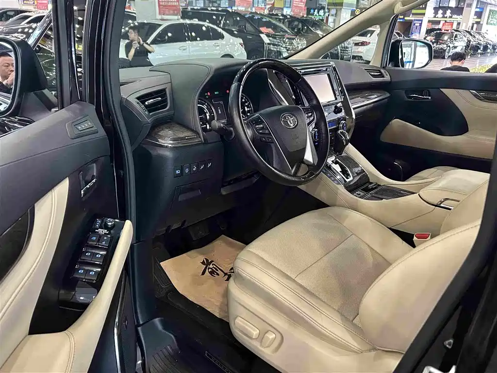 Toyota Vellfire 2019 2.5L HV Luxury