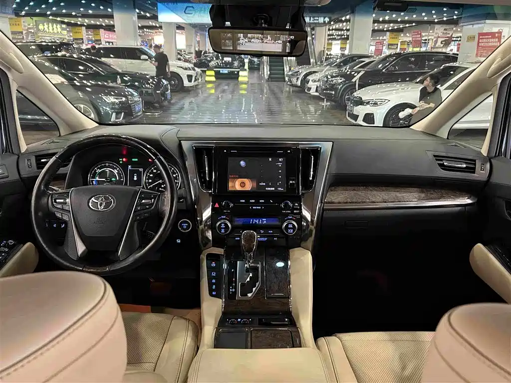 Toyota Vellfire 2019 2.5L HV Luxury