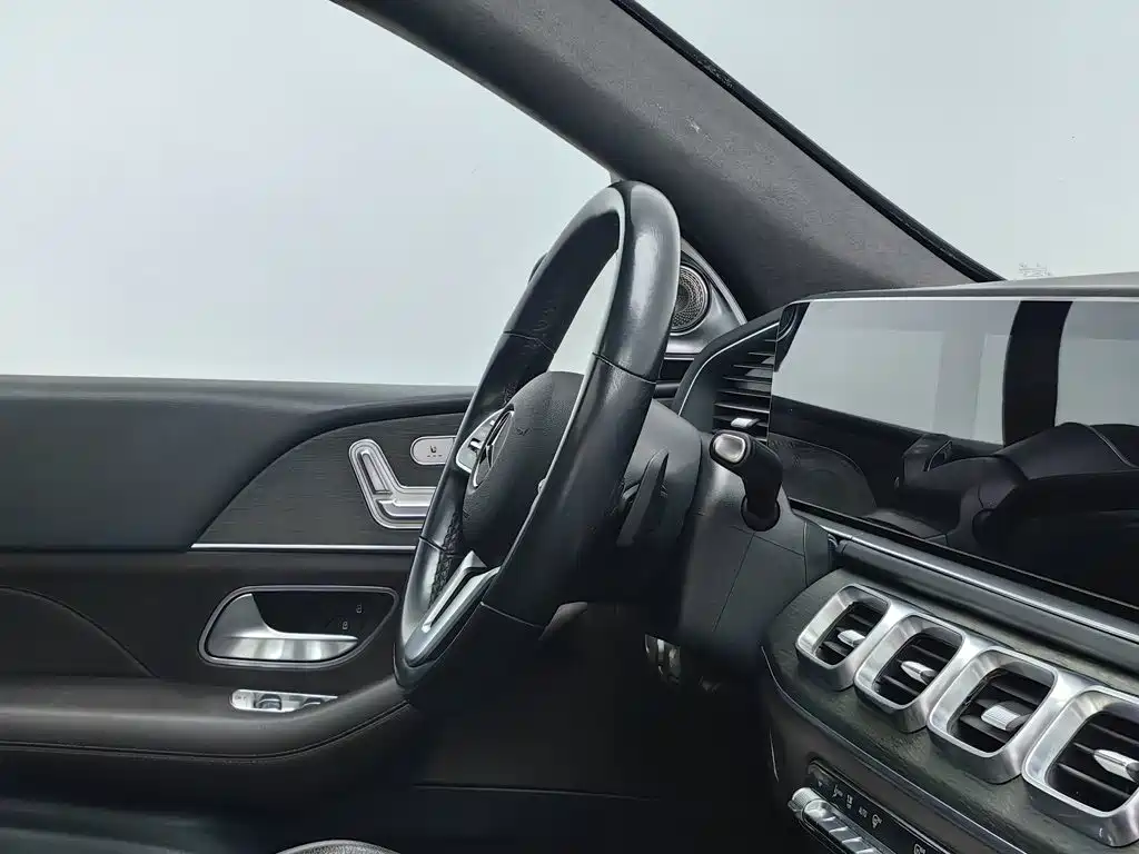 Mercedes-Benz GLE (Import) — миниатюра 22