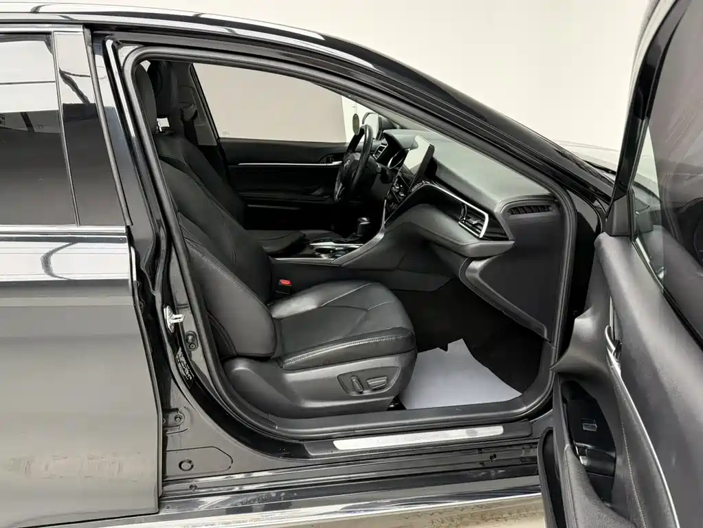 Toyota Camry — миниатюра 11