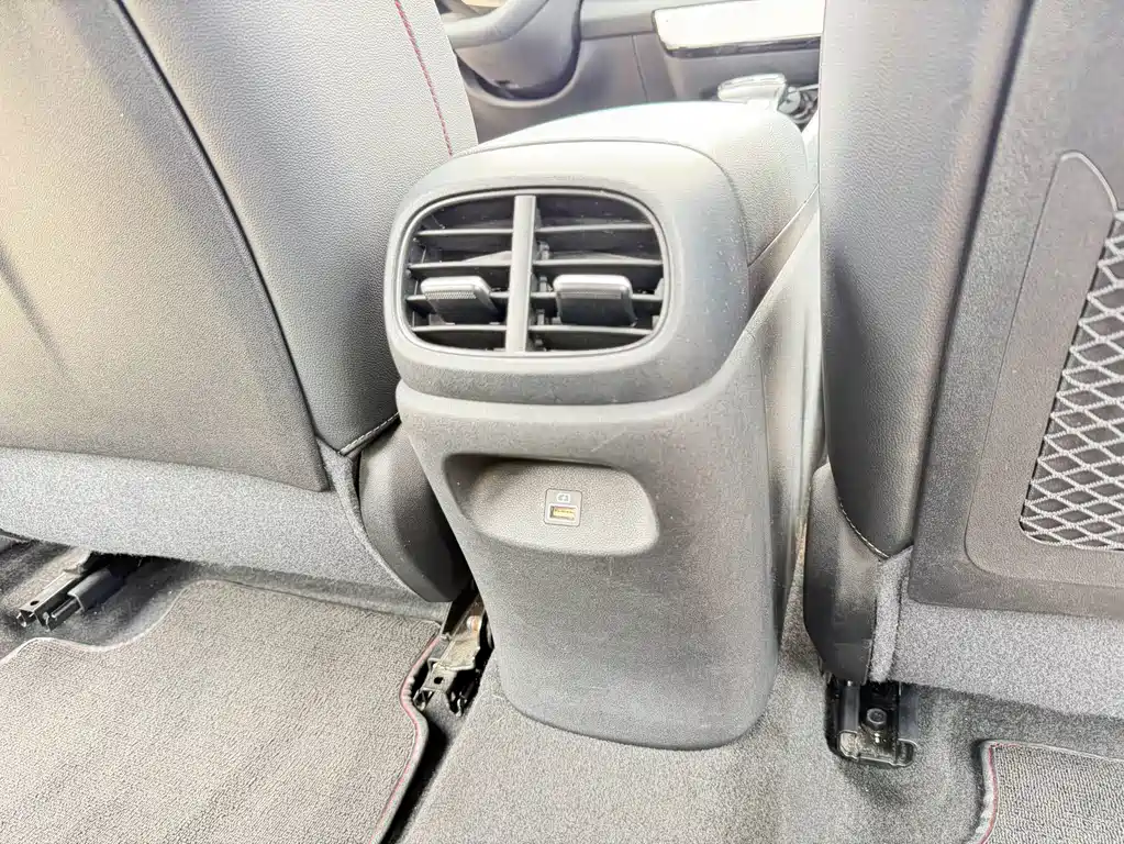 Hyundai Elantra — миниатюра 18