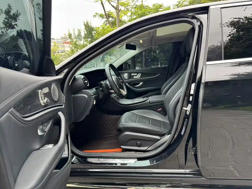 Mercedes-Benz E-Class — миниатюра 12