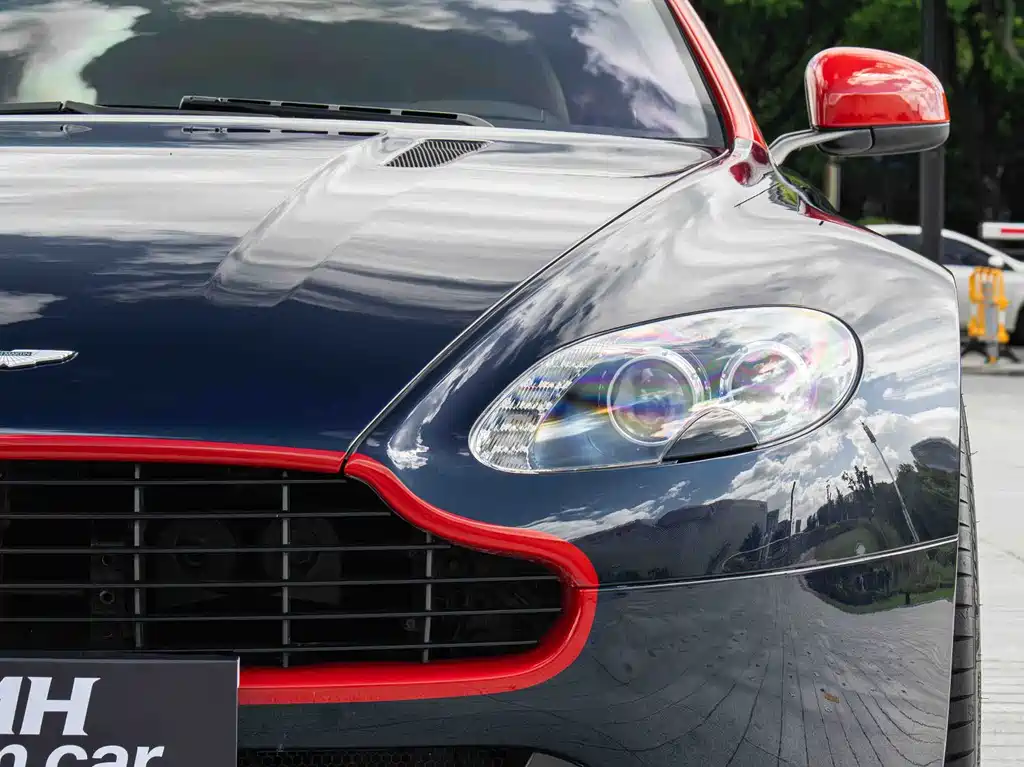 Aston Martin V8 Vantage — миниатюра 3