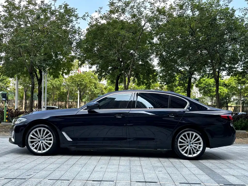 BMW 5 Series — миниатюра 13