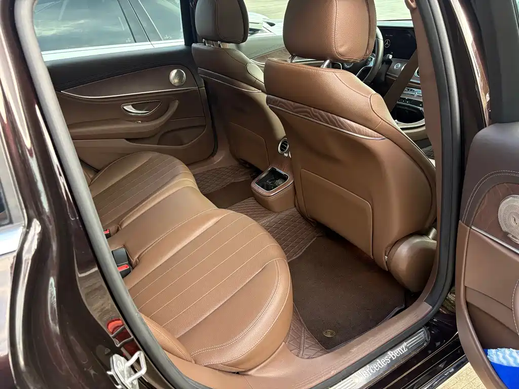 Mercedes-Benz E-Class — миниатюра 4
