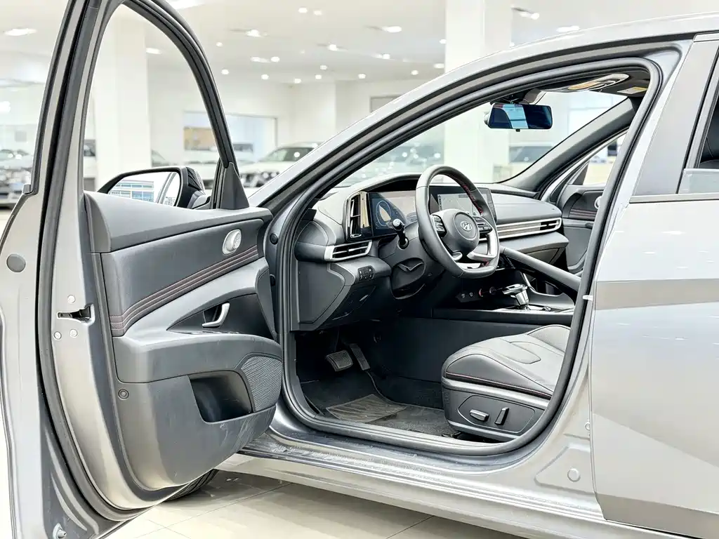 Hyundai Elantra — миниатюра 12