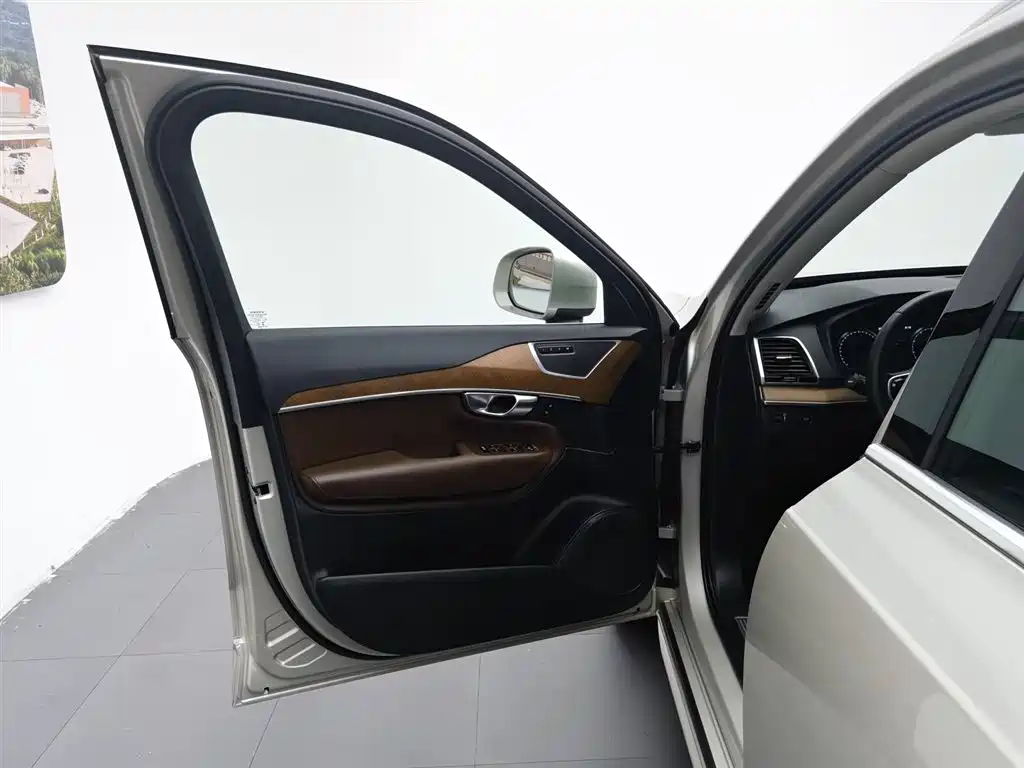 Volvo XC90 2019 T6 7 мест V