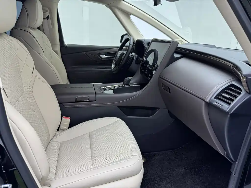 Toyota Alphard — миниатюра 27