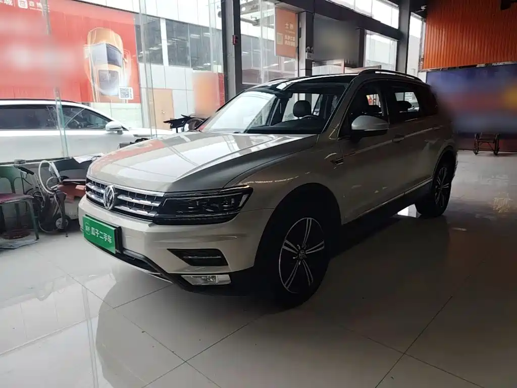 Volkswagen Tiguan L — миниатюра 2