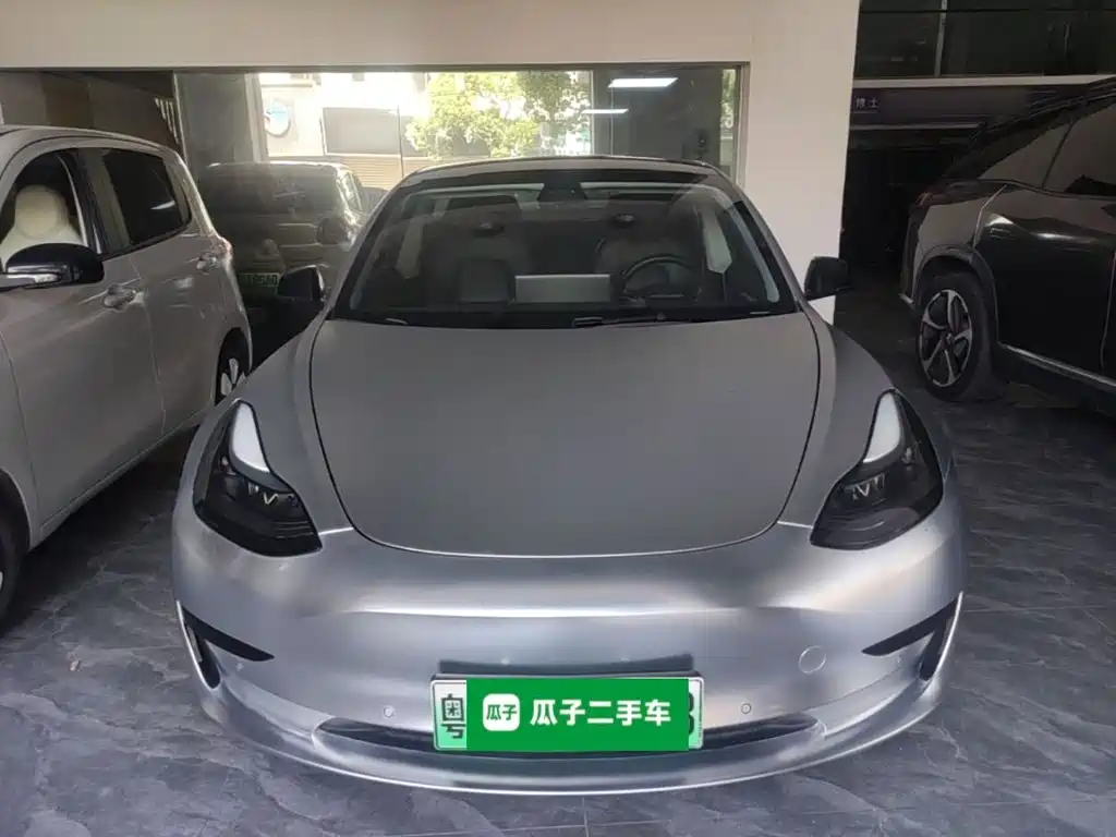 Tesla Model 3 — миниатюра 3