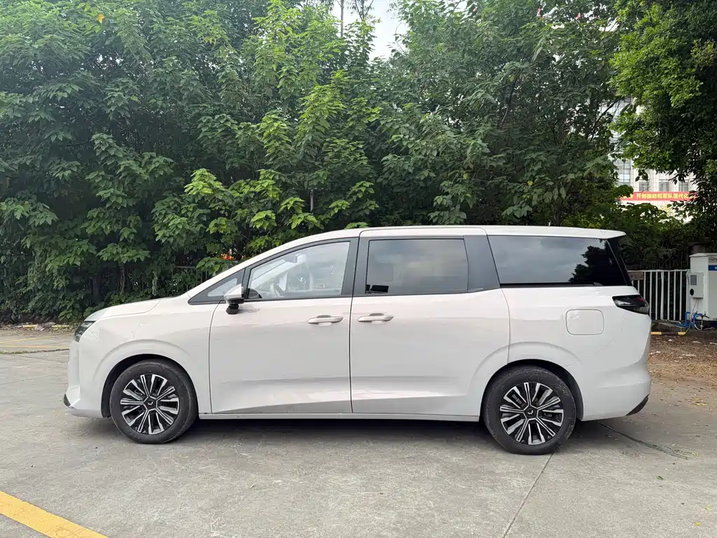 Wuling Xingguang 730 New Energy — миниатюра 4