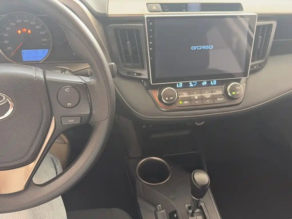 Toyota RAV4 — миниатюра 13