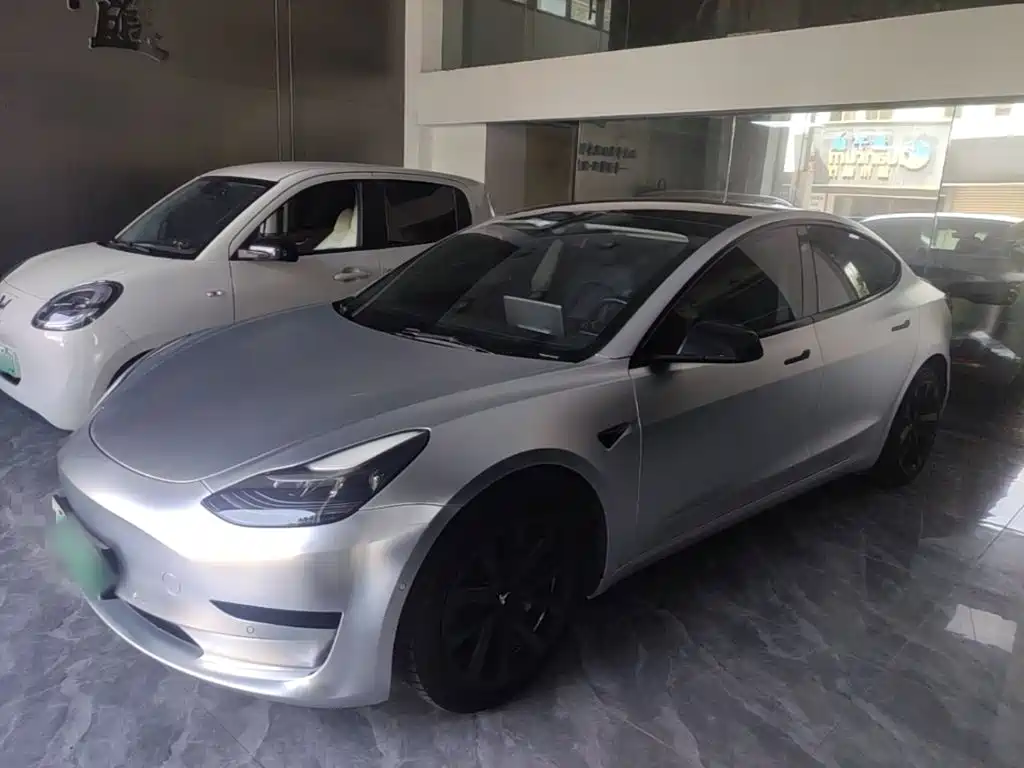 Tesla Model 3 — миниатюра 2