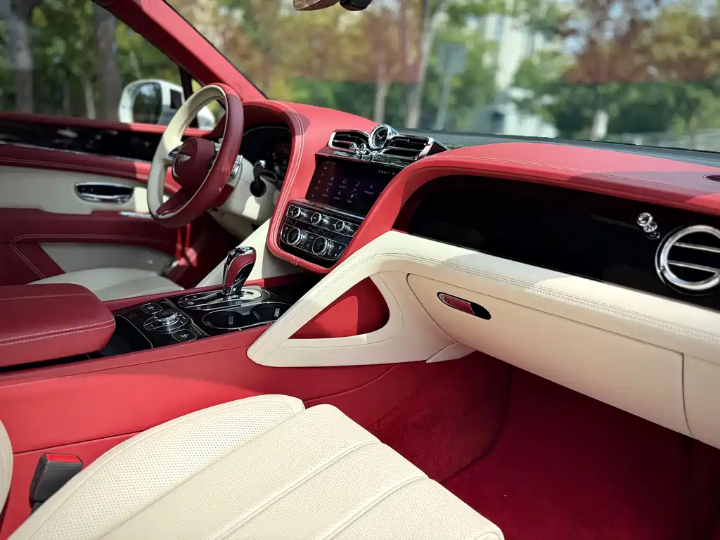 Bentley Bentayga — миниатюра 15
