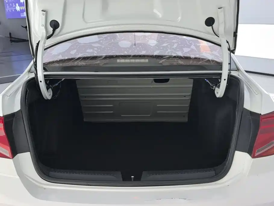 Volkswagen Jetta — миниатюра 4