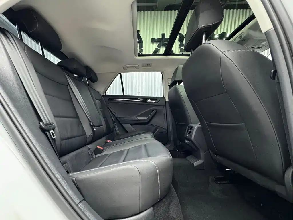 Volkswagen T-Roc — миниатюра 12
