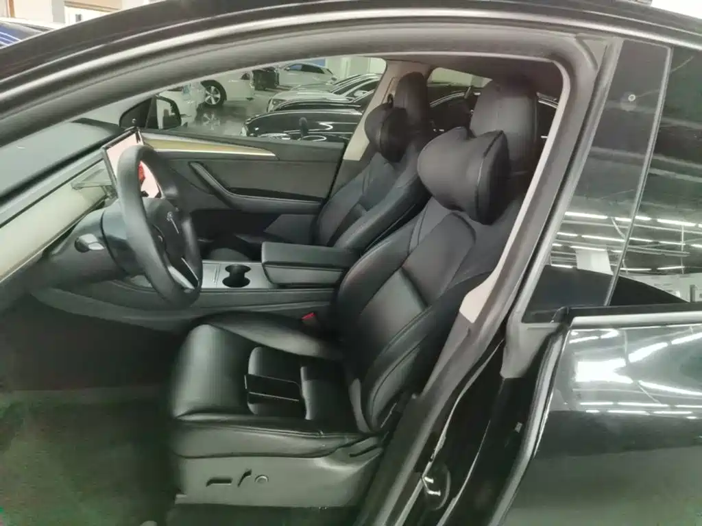 Tesla Model Y — миниатюра 15
