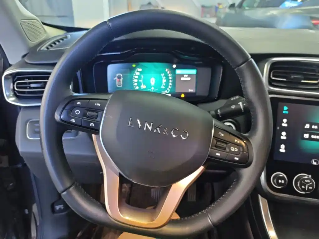 Lynk & Co 01 — миниатюра 11