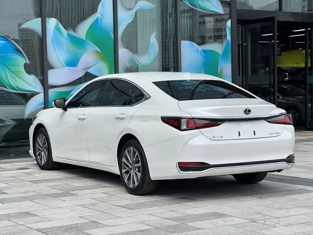 Lexus ES — миниатюра 8