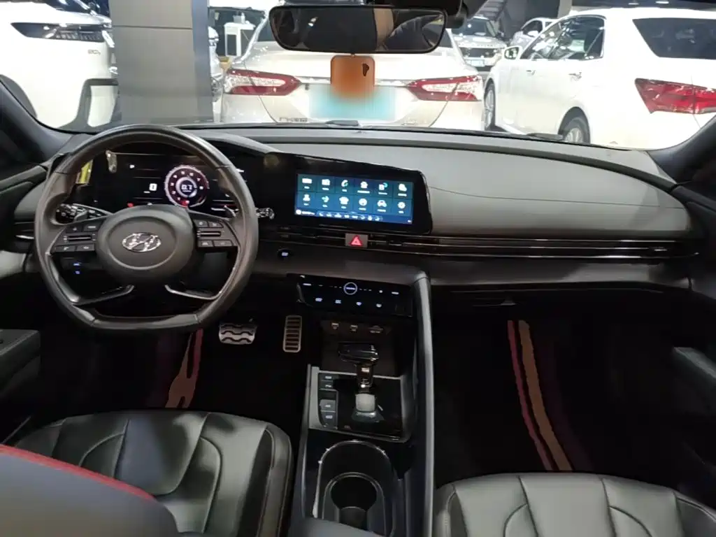 Hyundai Elantra — миниатюра 10